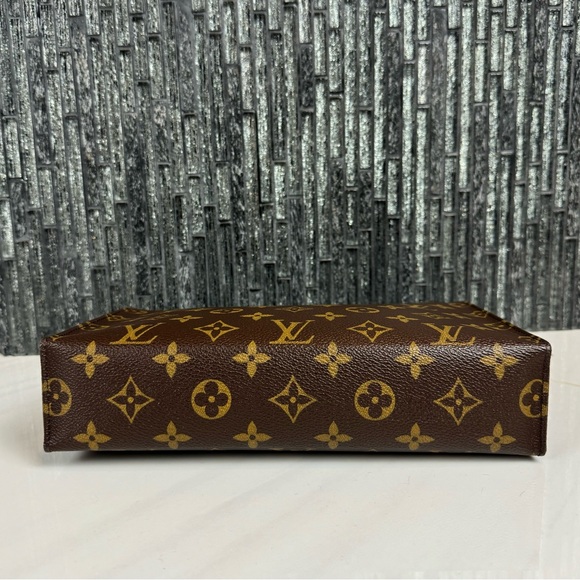 👝Authentic Louis Vuitton Monogram Toiletry Pouch 26 Cosmetic Bag Clutch - Picture 6 of 15
